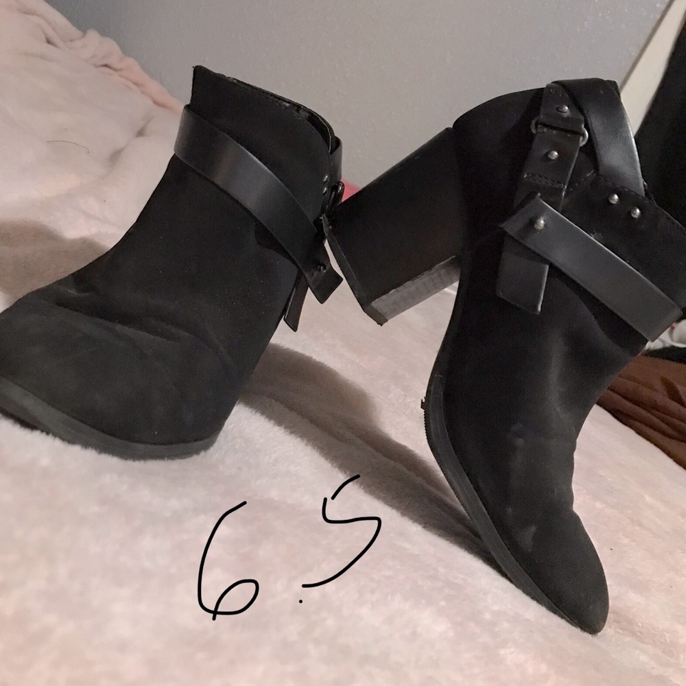 Woman’s shoes (Heels)
